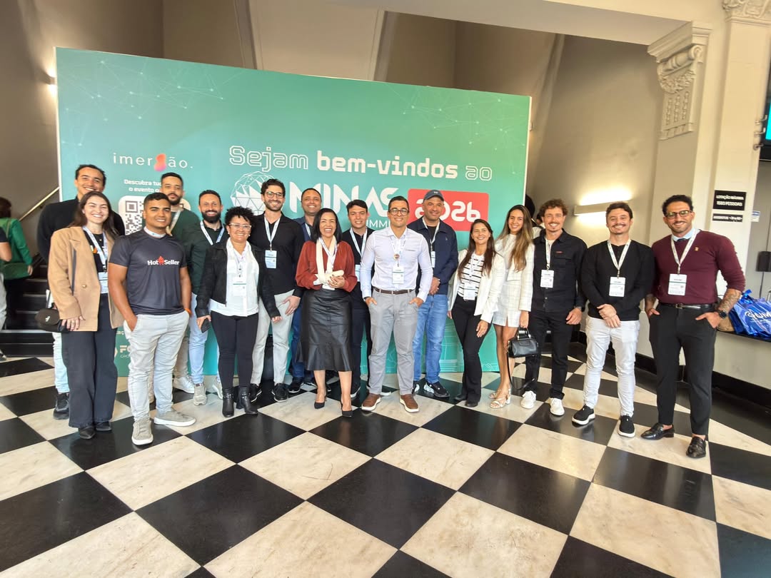 Membros da Agência Novo Oeste e da Inova Novo Oeste, reunidos em um dos estandes do MInas Summit