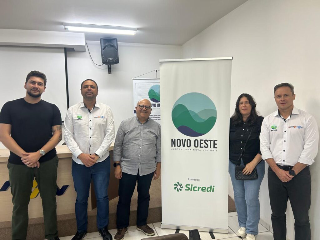 Marcelo Augusto, Vinícius Salomão e Isailton Reis durante encontro na Agência Novo Oeste.