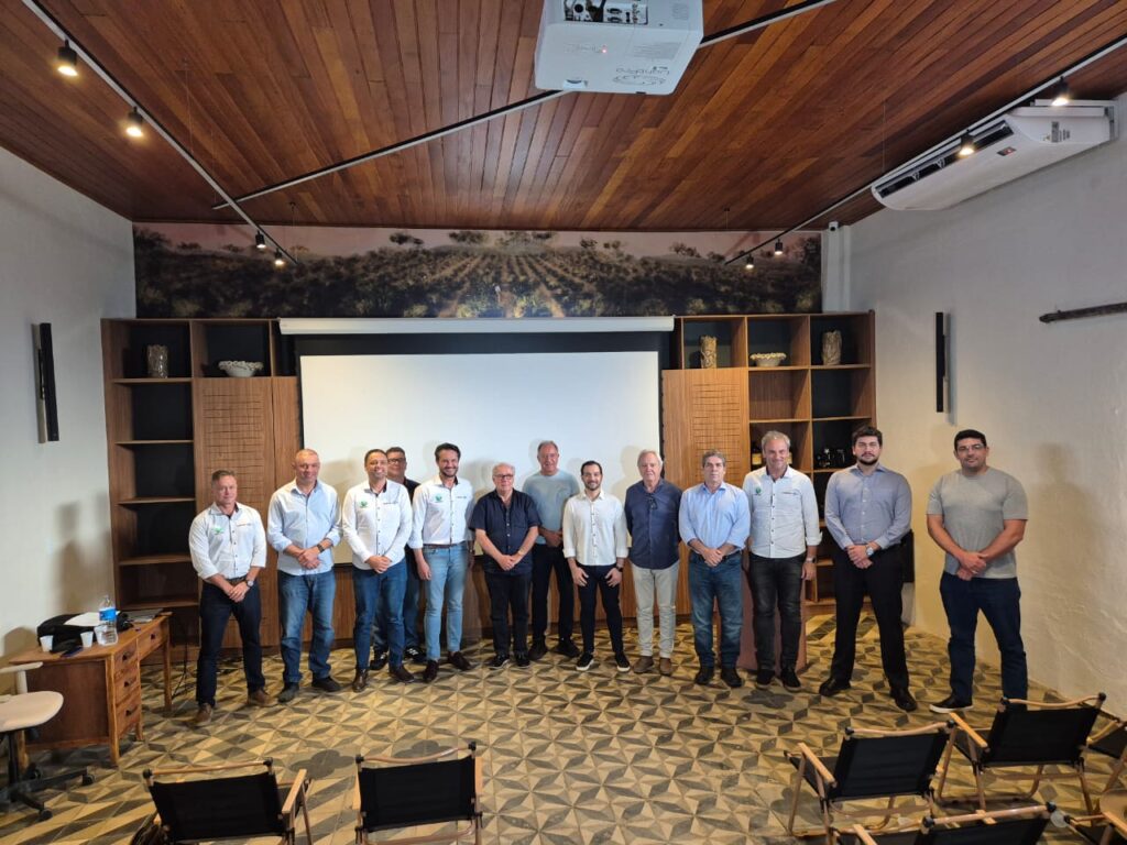 Representantes da Agência Novo Oeste, Sebrae, Passalio Capital e Carmo da Mata durante apresentação do diagnóstico de atração de investimentos
